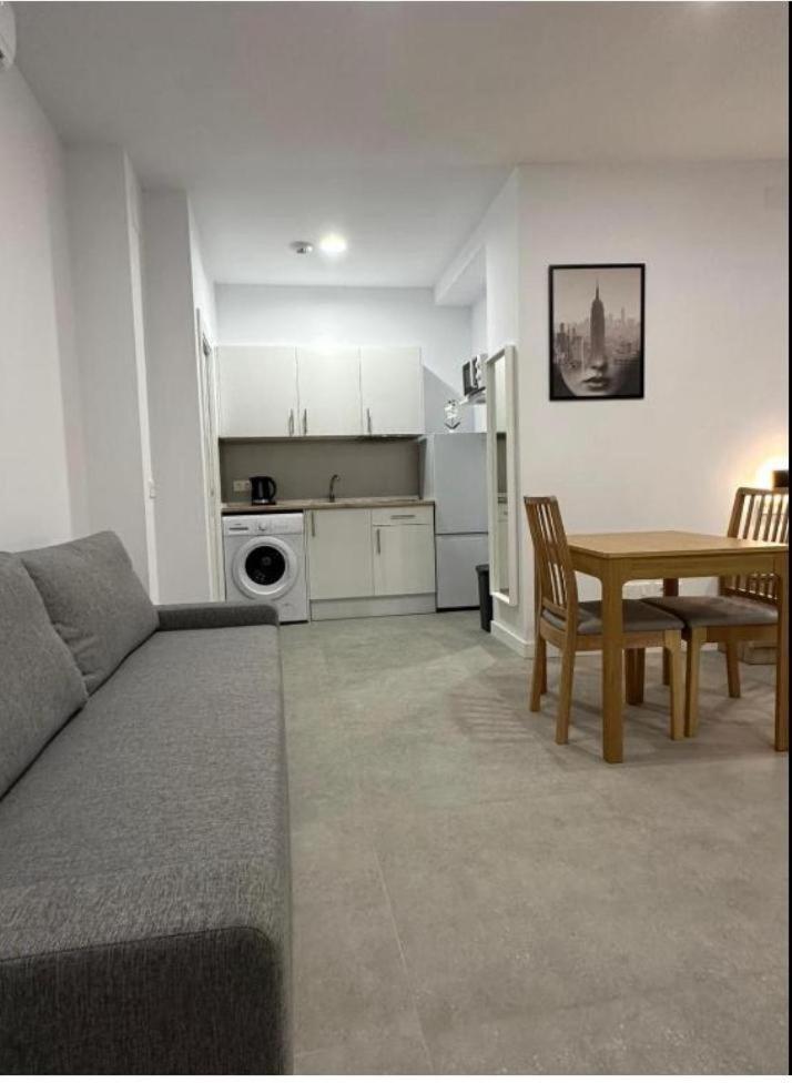 Estupendo Piso A 5 Min De La Estacion De Bus Y Tren Maria Zambrano Apartment Málaga Exterior foto